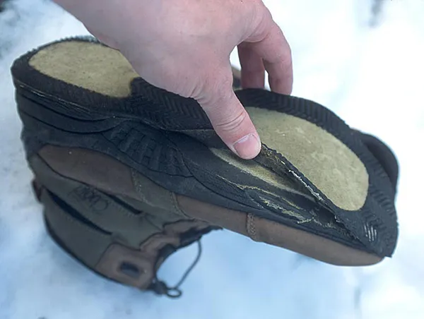 Rubber looses grip - These were my first Chotas' The construction of the sole is quite well thought out: rubber on the edges and felt in the center. This gives good grip on both grass and wet rock. Unfortunately there is no grip between the sole and the boot! Within a few trips this started happening: the rubber lost its hold on the boot.